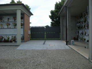 5-Portone scorrevole presso Cimitero di Ferrara